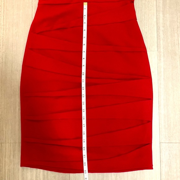 LE CHÂTEAU red dress - Picture 11 of 14